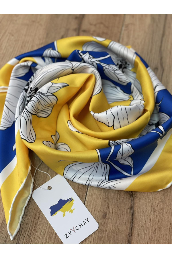Патріотична хустина з білими маками 90х90 см