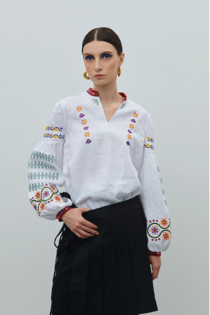 Біла лляна жіноча вишиванка з орнаментом 